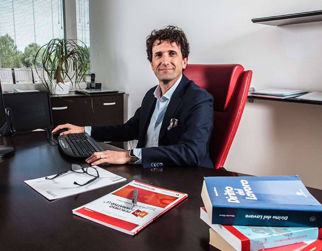 Luca Martini in ufficio